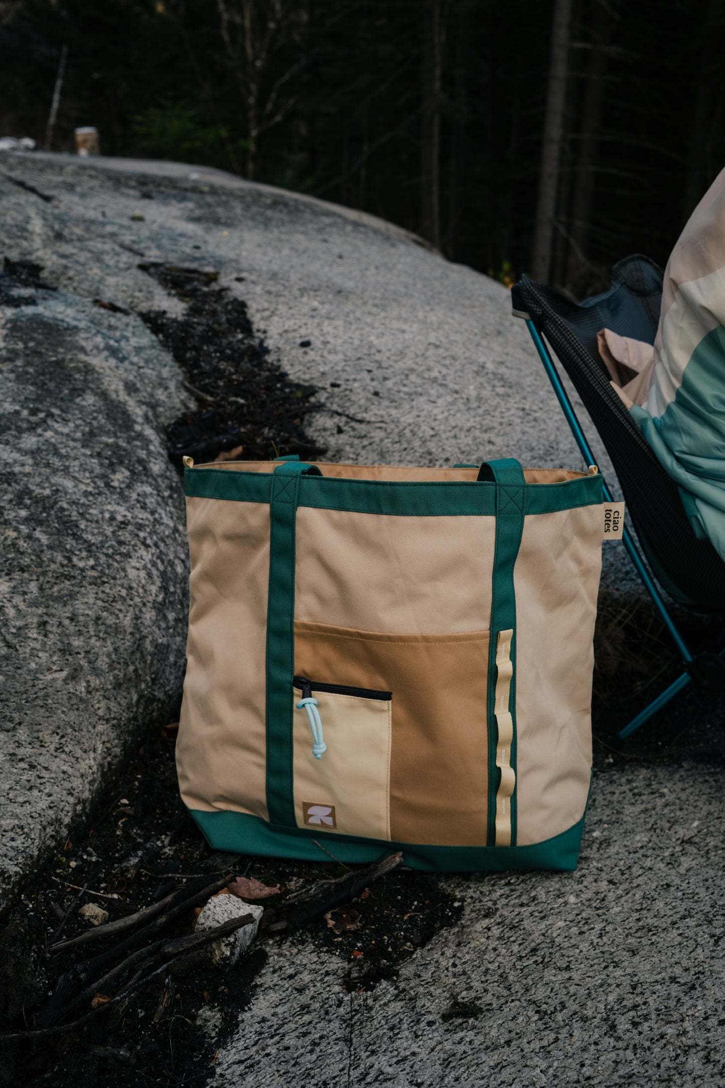 tech tote latte