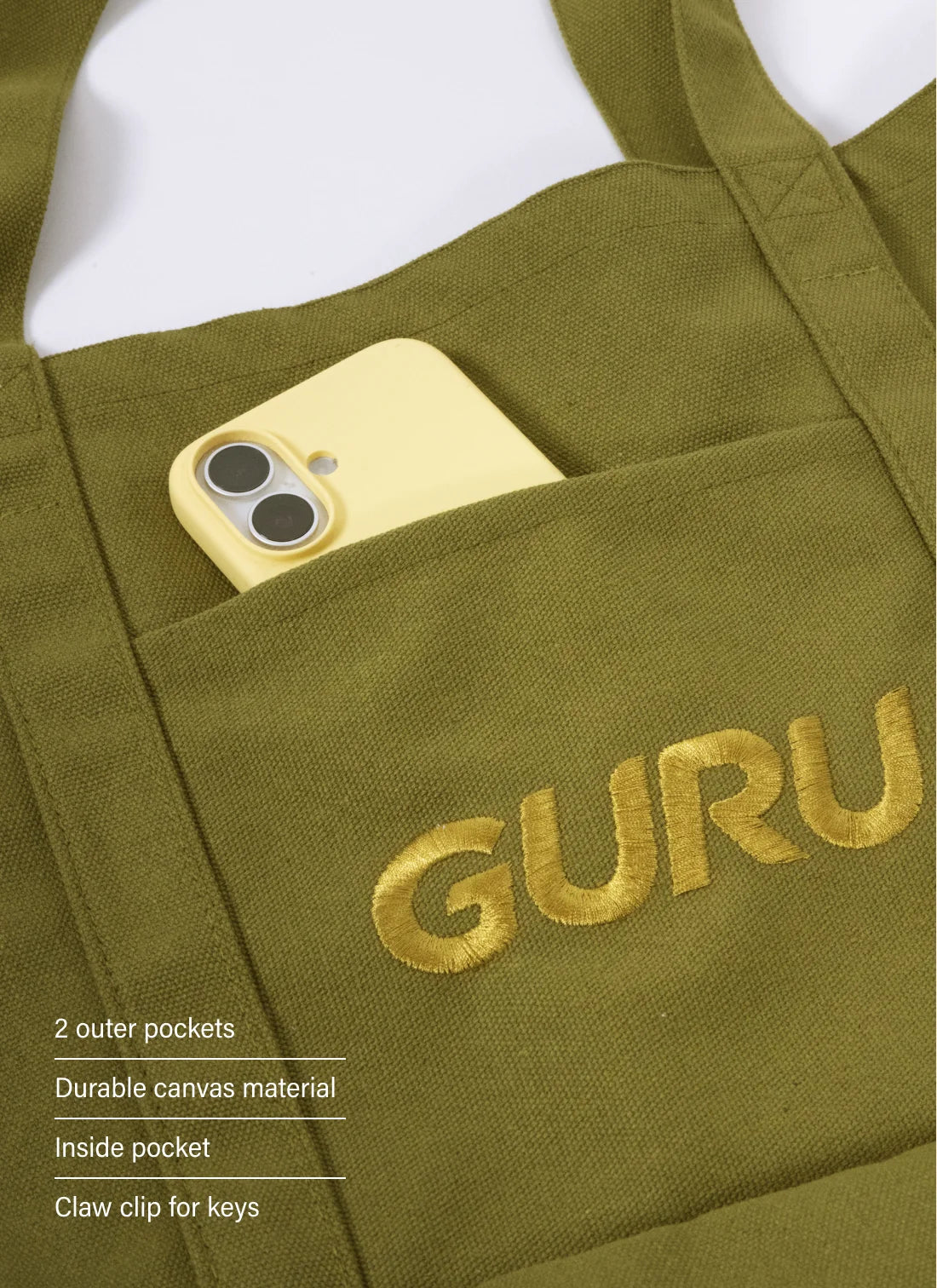 Détail de la broderie ton sur ton GURU et de la poche extérieure avec téléphone